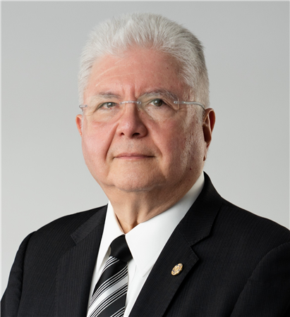 Retrato de Raymond Morales Ortíz, Gobernador Electo del Distrito 7000
